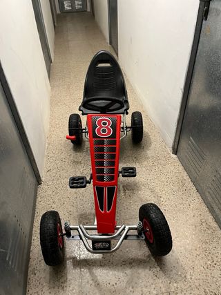 Kart a pedales rojo y negro
