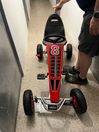 Kart a pedales rojo y negro