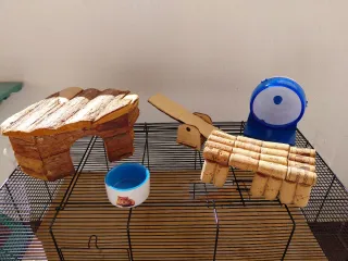 Jaula de tres plantas para roedores.