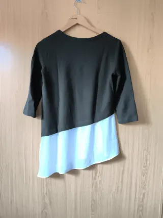 Camiseta Stradivarius verde y blanca Talla M