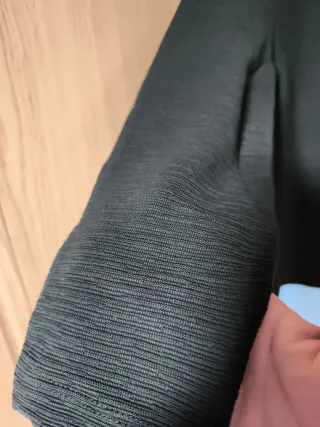 Camiseta Stradivarius verde y blanca Talla M