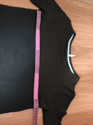 Camiseta Stradivarius verde y blanca Talla M