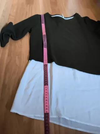 Camiseta Stradivarius verde y blanca Talla M