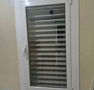 Carpintería de aluminio blanca