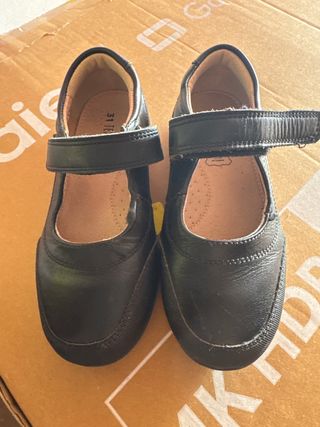 Zapatos escolares negros niña velcro. Talla 31