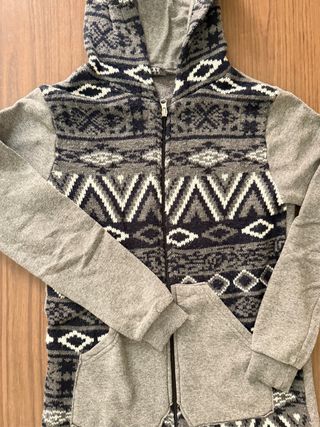 Giacca con cappuccio e zip