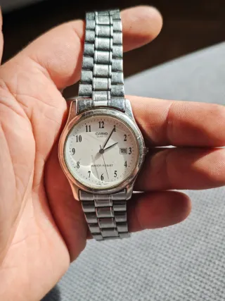 Lote de 4 relojes: Casio, swatch swiss, verni, qui