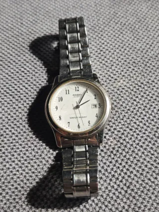 Lote de 4 relojes: Casio, swatch swiss, verni, qui