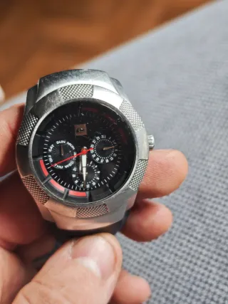 Lote de 4 relojes: Casio, swatch swiss, verni, qui