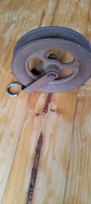 Garrucha de hierro antigua