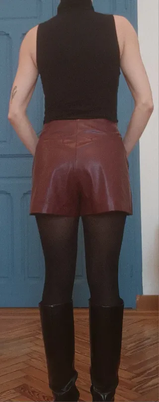 Falda pantalón efecto piel burdeos