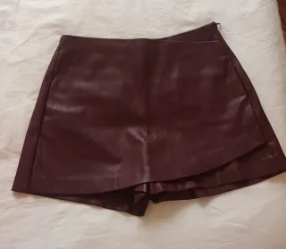 Falda pantalón efecto piel burdeos