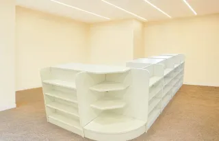 Mostrador de tienda blanco