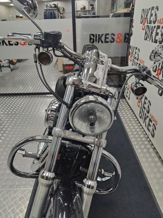 Harley-Davidson XL 883 C Negra/Plata