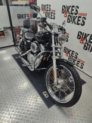 Harley-Davidson XL 883 C Negra/Plata