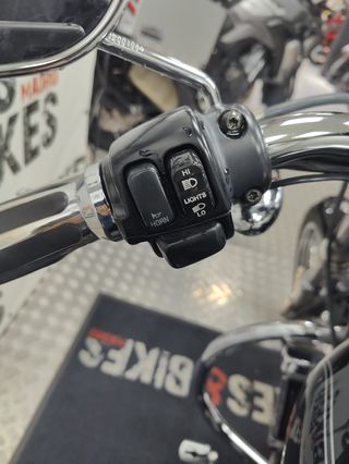 Harley-Davidson XL 883 C Negra/Plata