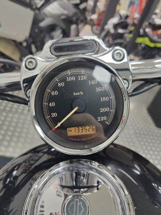 Harley-Davidson XL 883 C Negra/Plata