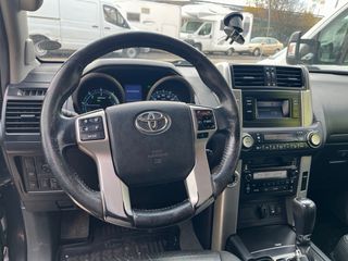 Toyota Land Cruiser 2012