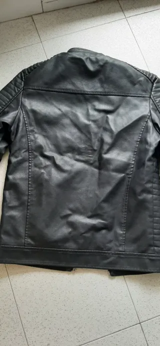 Chaqueta de cuero negra