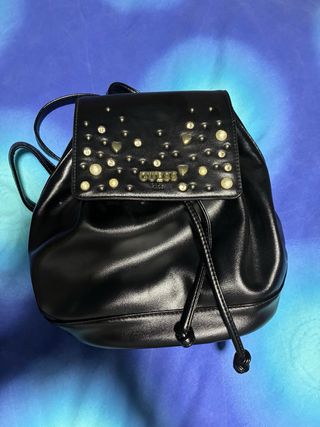 Mochila Guess Negra con Tachuelas y Perlas