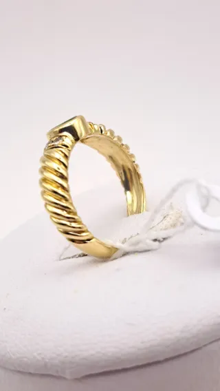 Anillo Oro 18k con Esmeralda y Diamantes