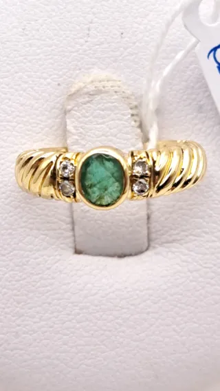 Anillo Oro 18k con Esmeralda y Diamantes