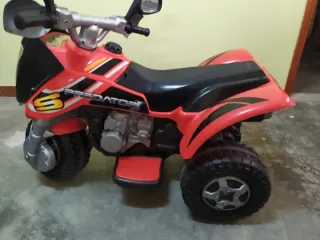 Moto eléctrica infantil Predator feber.