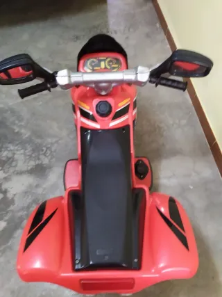 Moto eléctrica infantil Predator feber.