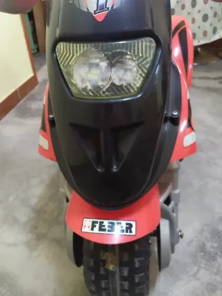 Moto eléctrica infantil Predator feber.