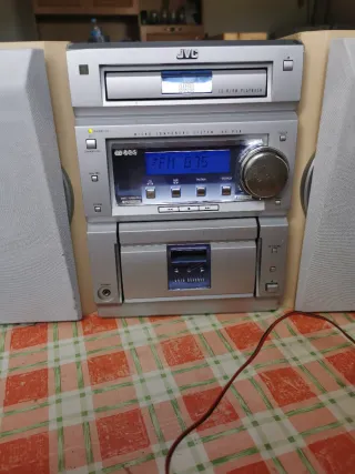 Minicadena JVC CD/Radio/Cassette