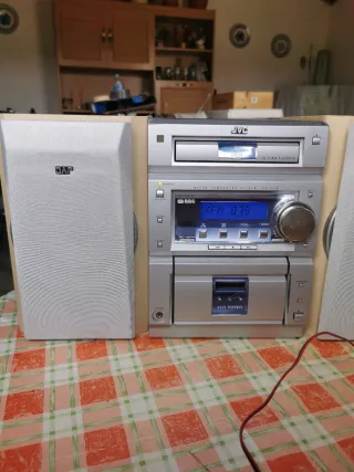 Minicadena JVC CD/Radio/Cassette