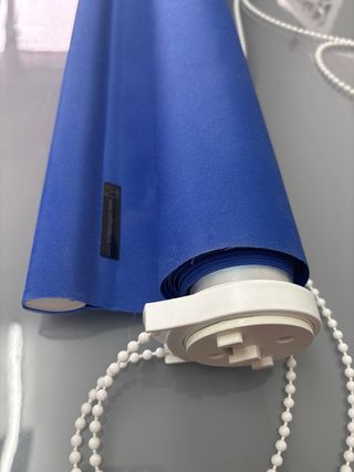 Estor enrollable opaco azul oscuro