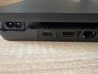 PS4 1TB (PlayStation 4) Negra + GTA V