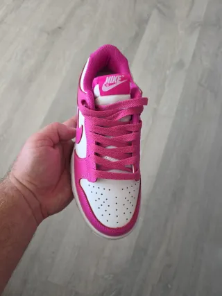 Zapatillas Nike Dunk Low Rosa y Blanco