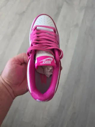 Zapatillas Nike Dunk Low Rosa y Blanco