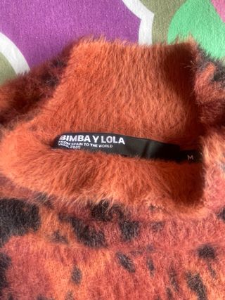 Jersey Bimba y Lola Animal print de cuello alto .