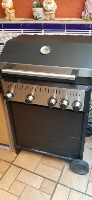 Barbacoa de gas butano negra