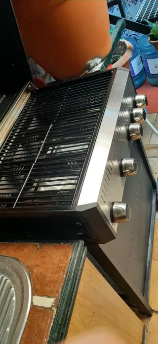 Barbacoa de gas butano negra