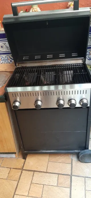 Barbacoa de gas butano negra
