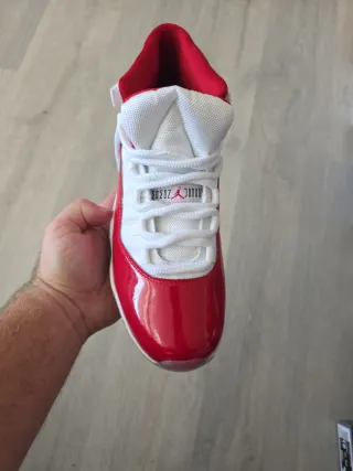 Zapatillas Jordan 11 Roja y Blanca
