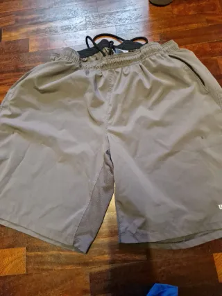 Pantalón de pádel gris marca Wilson. Talla XXL