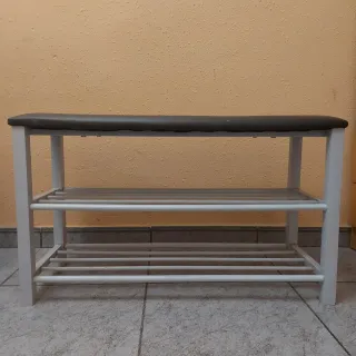 Zapatero banco con estrella gris