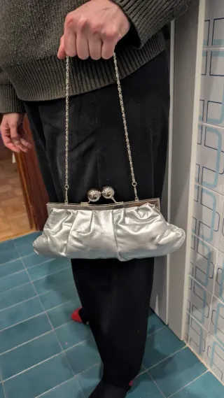 Bolso de mano plateado