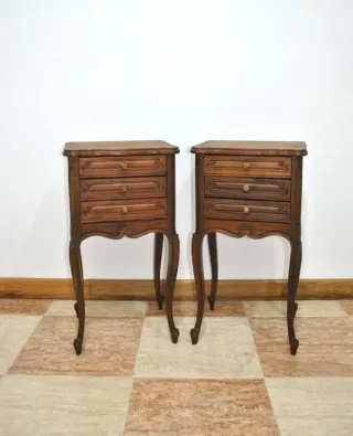 Antiguas mesitas de roble 3 cajones