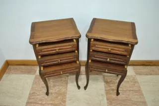 Antiguas mesitas de roble 3 cajones