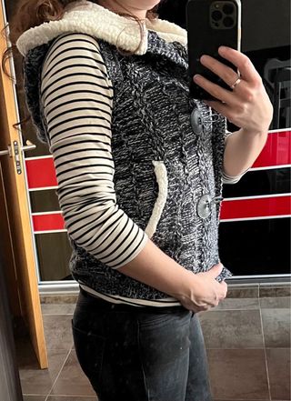 Chaleco de lana blanco y azul marino jaspeado