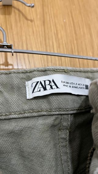 Pantalón vaquero verde Zara Talla M