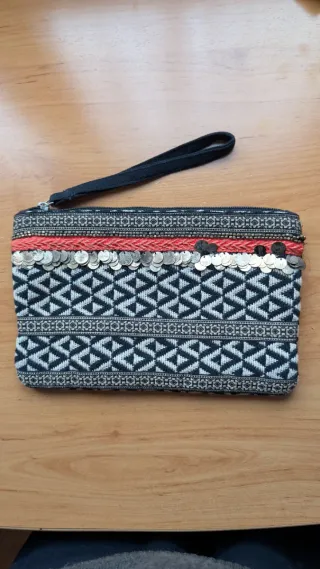 Bolso de mano con flecos y lentejuelas