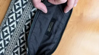 Bolso de mano con flecos y lentejuelas