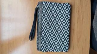 Bolso de mano con flecos y lentejuelas